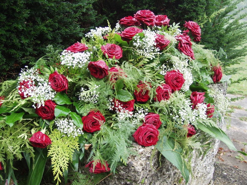 funeraire-CHATEAUNEUF GRASSE-min_roses-61203